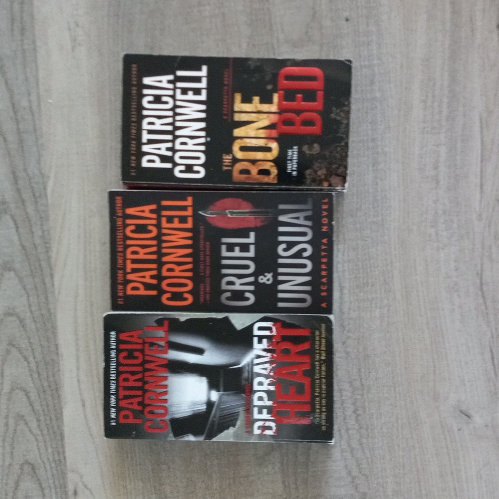 QUICK SALE 3 pack of Patricia Cornnwell novels